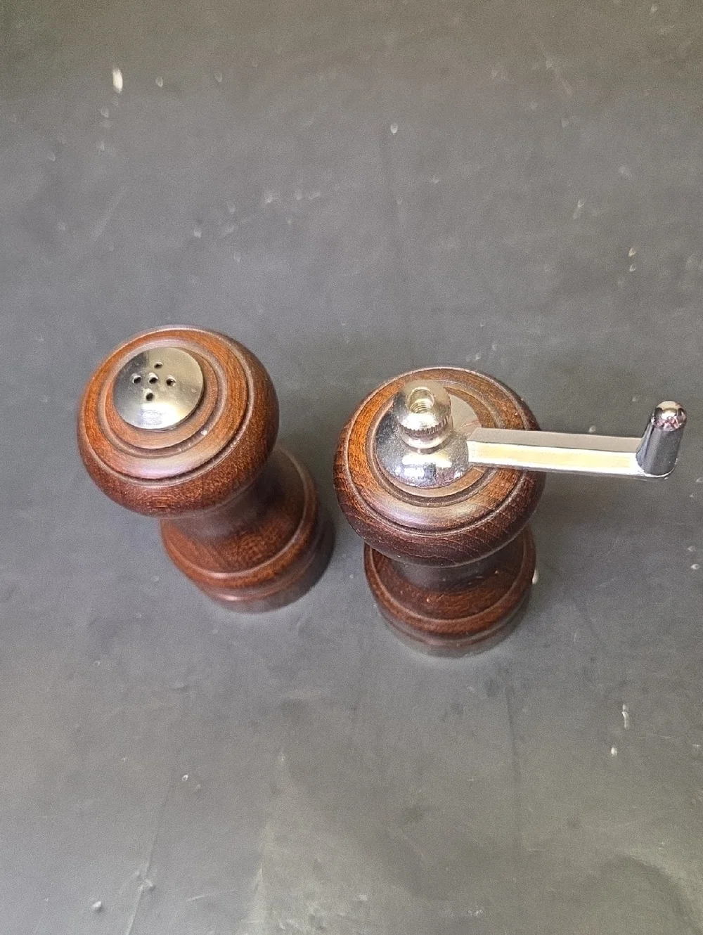 Vintage  Salt & Pepper Mill Grinder Shaker 3.5